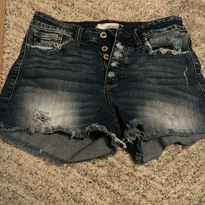 Women’s cutoff jean shorts